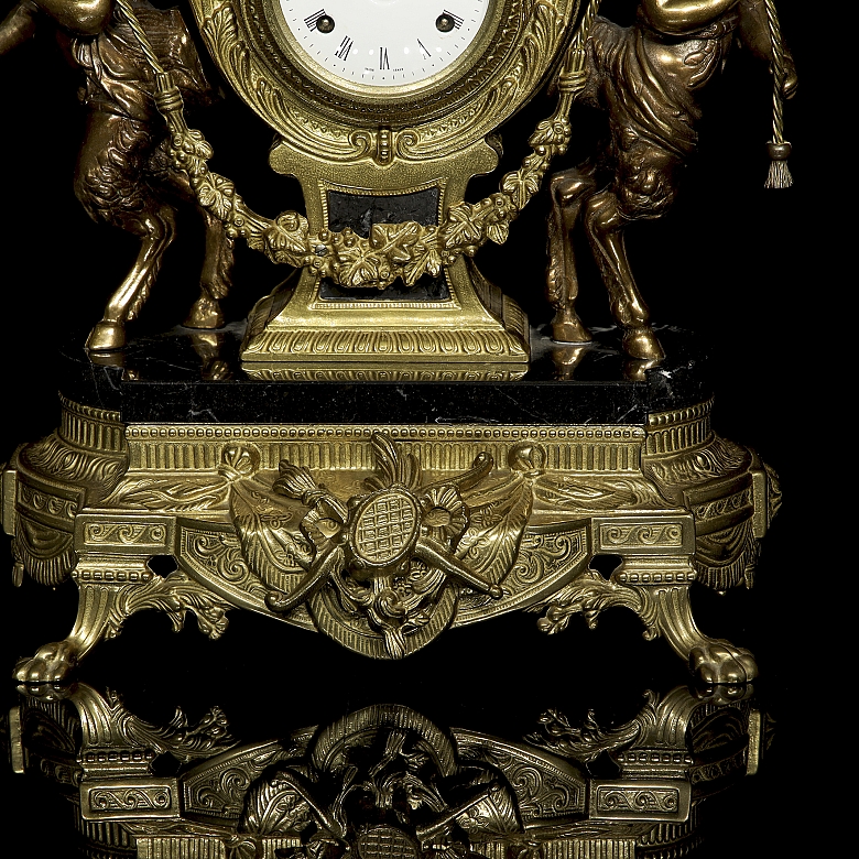 Mantel clock with Imperial garnish, by Franz Hermle Brevettato