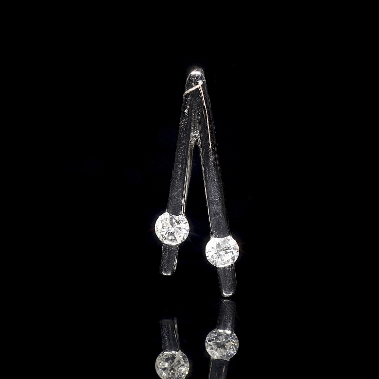 Colgante de oro blanco de 18 k con diamantes