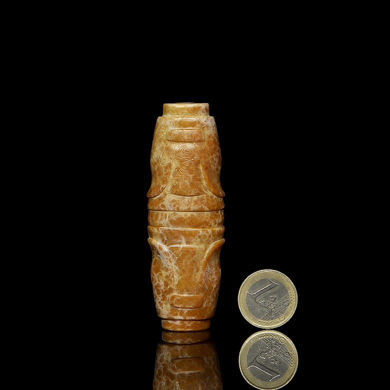 Colgante de jade tallado
