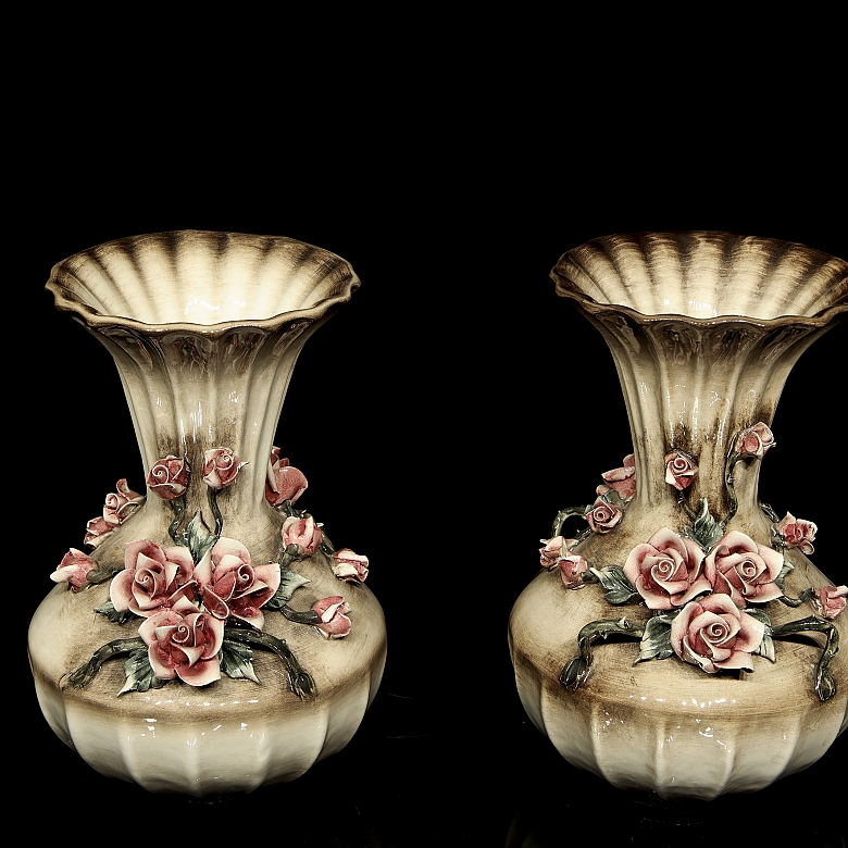 Capodimonte porcelain ‘Pair of vases with roses’, 20th century - 2