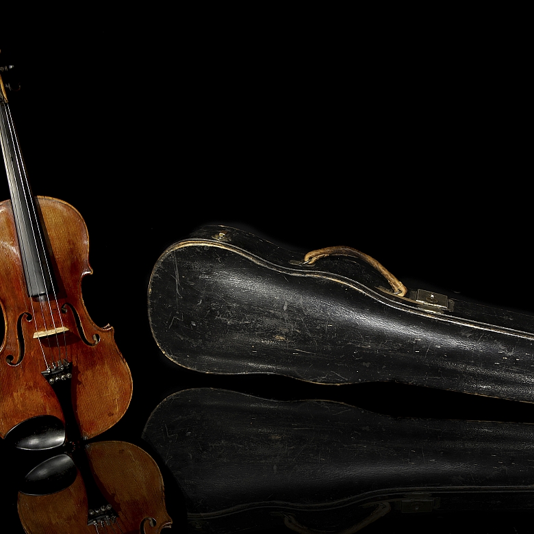 Violín etiquetado en su interior como
