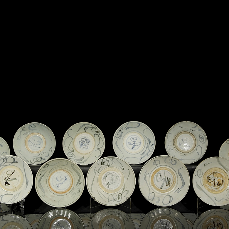 Juego de once platos de cerámica esmaltada, dinastía Ming