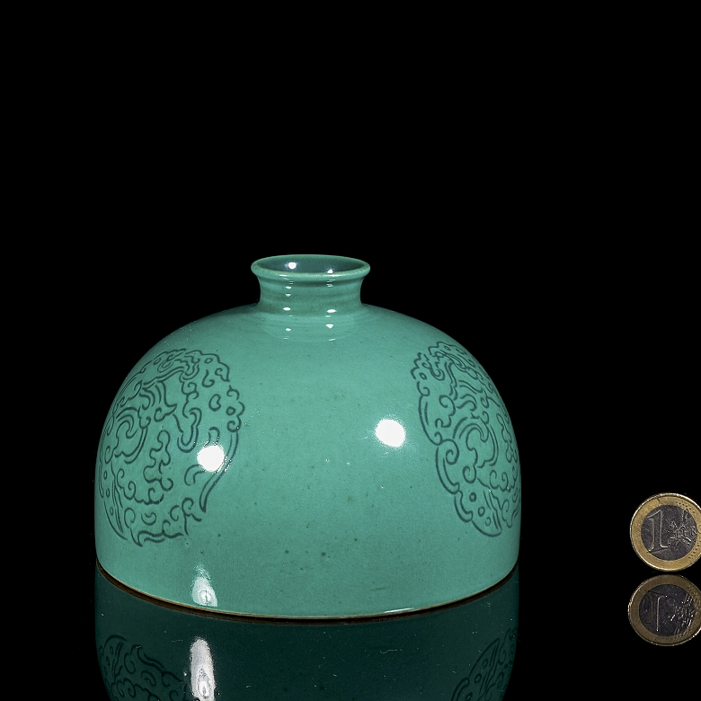 Glazed porcelain water vessel “Waves,” with Kangxi mark