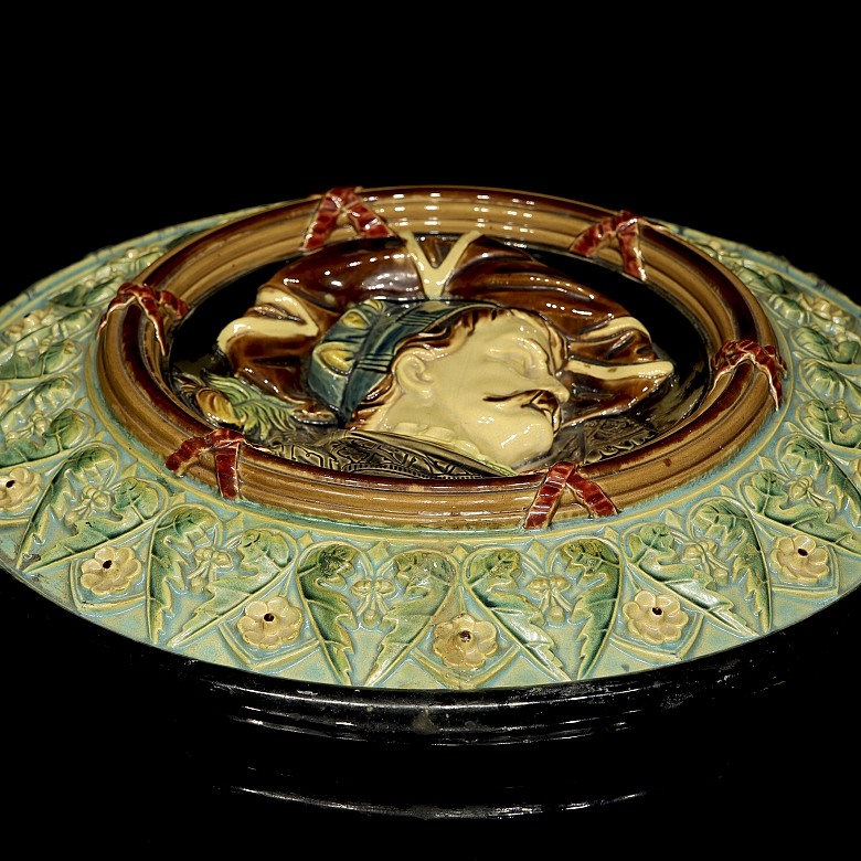 Large majolica portrait dish, 19th century - 6