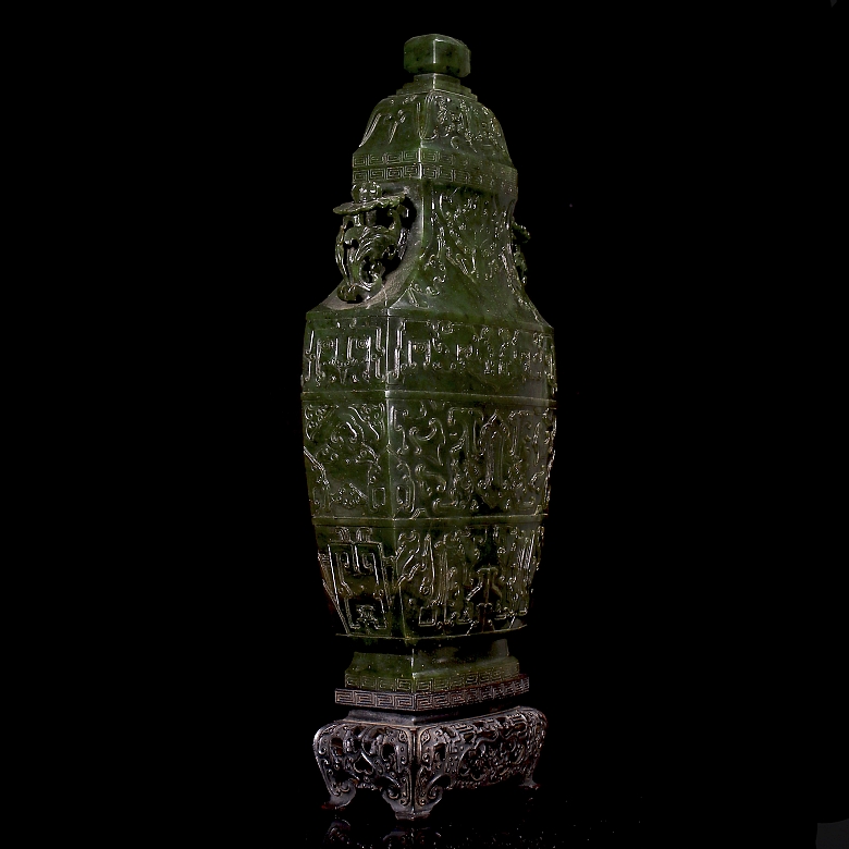 Jarrón de jade verde espinaca de Hetian, dinastía Qing