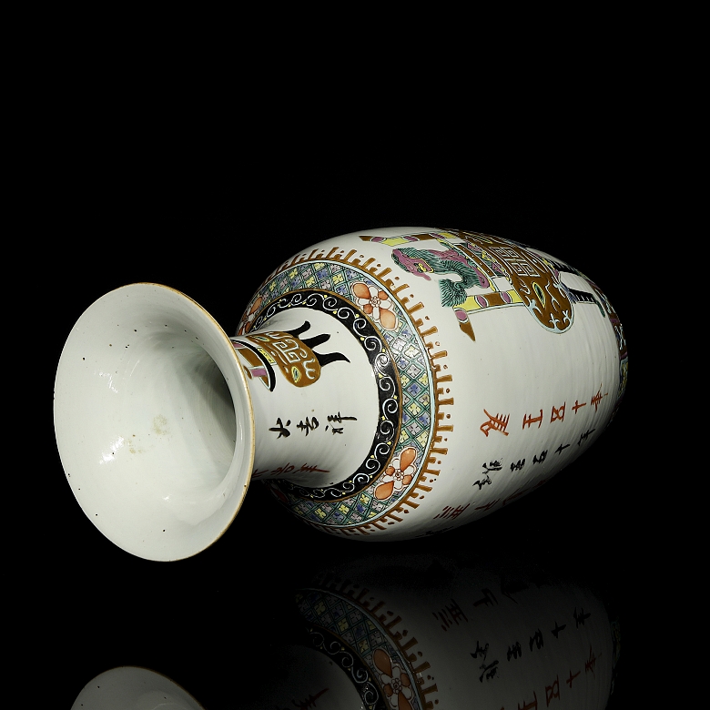 Enameled porcelain vase 