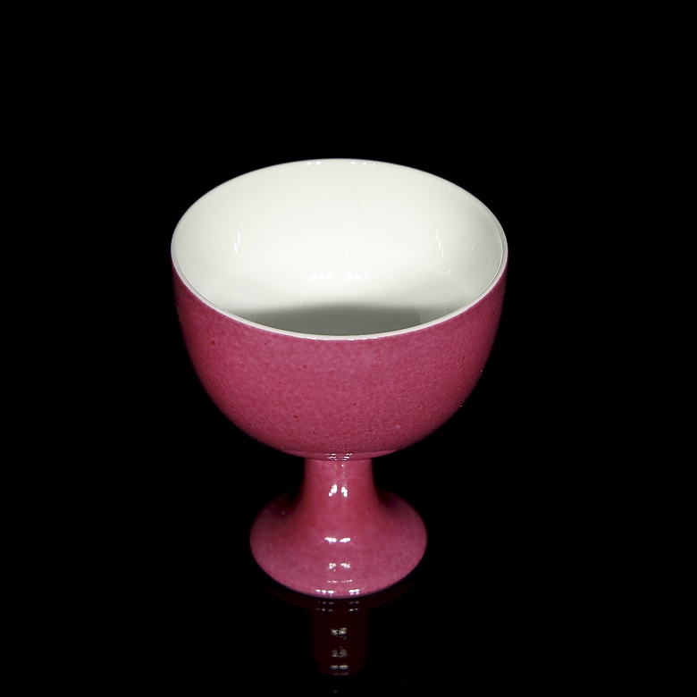 Copa de porcelana con esmalte rosa, con sello Yongzheng
