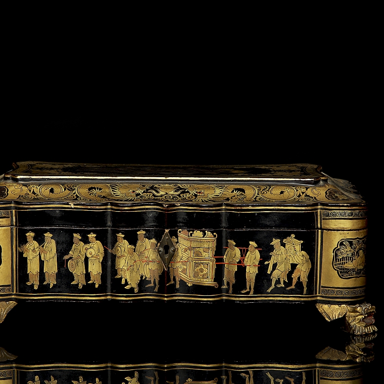 Chinese lacquered wooden game box, late 19th century