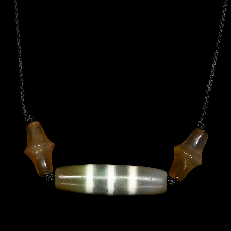 Collar de cuentas de ágata y Dzi, dinastía Liao
