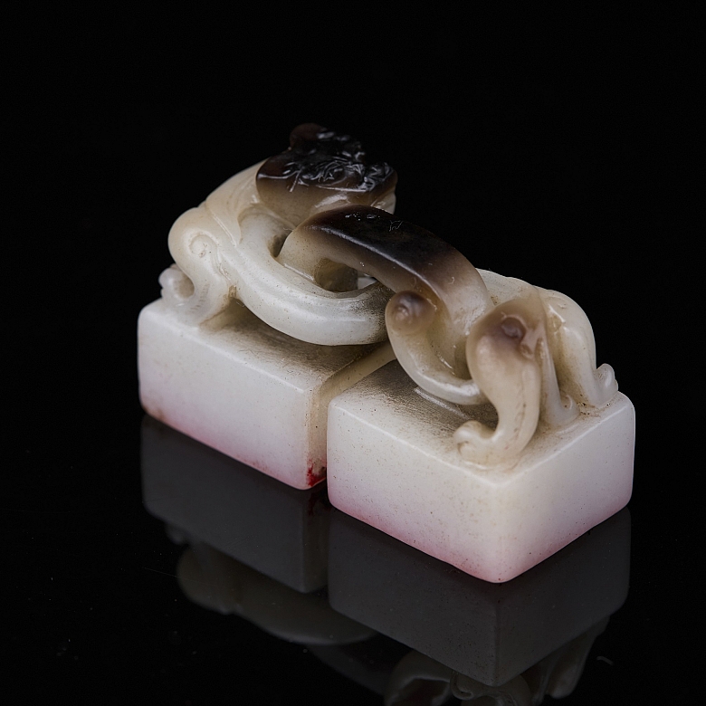 Double white jade seal ‘Dragon’, Qing dynasty