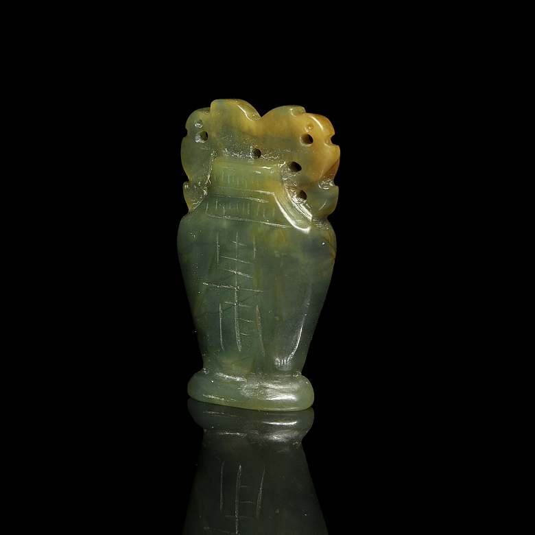 Jade-carved figure, “Vase”, Qing Dynasty