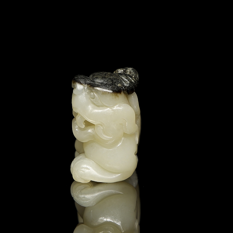 Carved jade figure ‘Beast with bat’, Qing dynasty