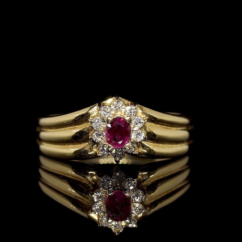 Anillo de oro amarillo de 18k con rubí y diamantes