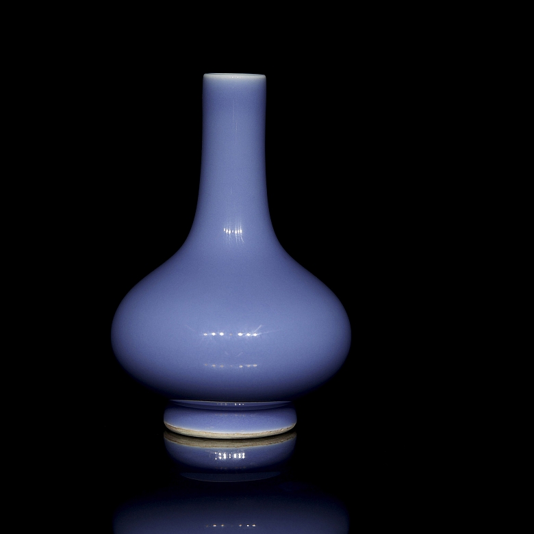 Monochrome light-blue glazed porcelain vase, Qing dynasty