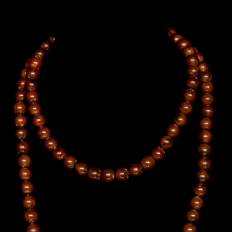 Collar de ciento ocho cuentas de semilla, dinastía Qing