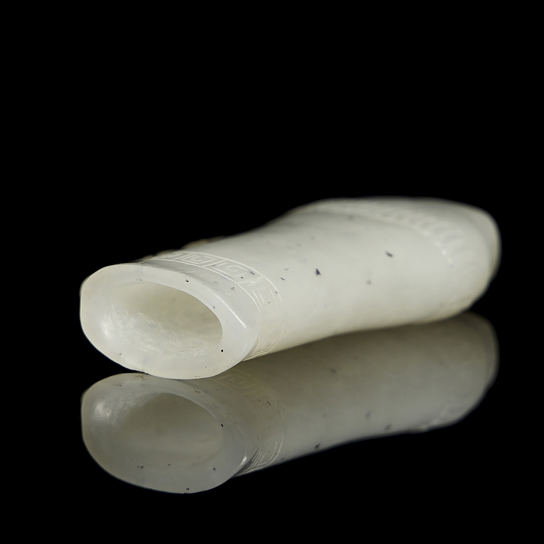 Pequeño jarrón de jade blanco, dinastía Qing - 5