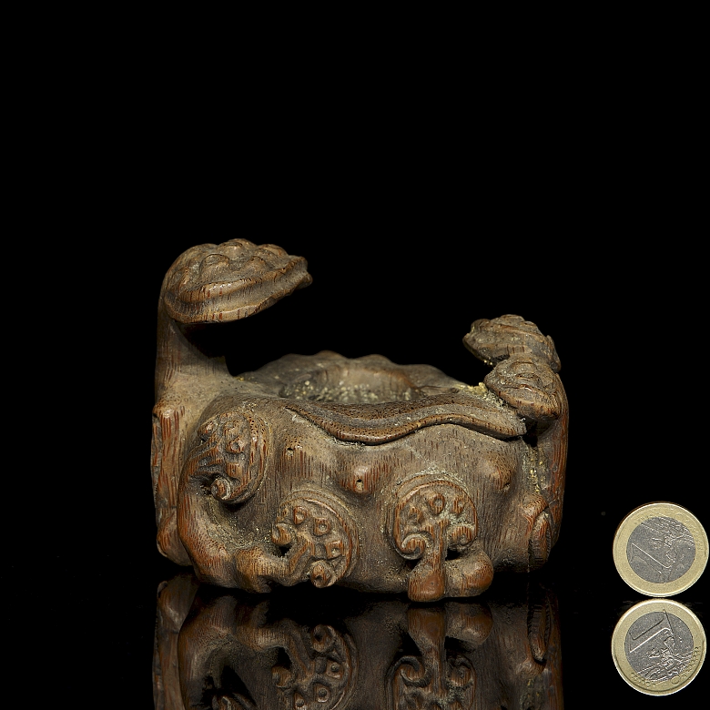 Recipiente para agua “Lingzhi” de madera tallada, dinastía Qing
