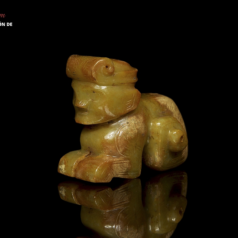 Figura zoomorfa de jade amarillo, dinastía Shang