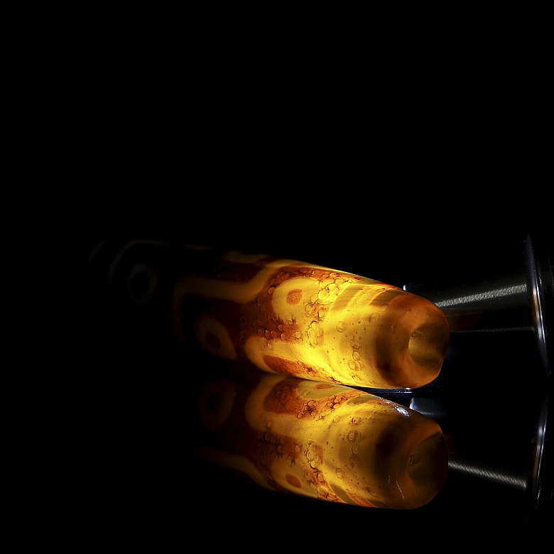 Antigua cuenta de ágata tallada 