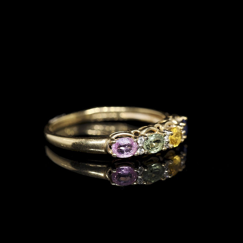 Anillo de oro amarillo de 9 kt con gemas de colores y diamantes