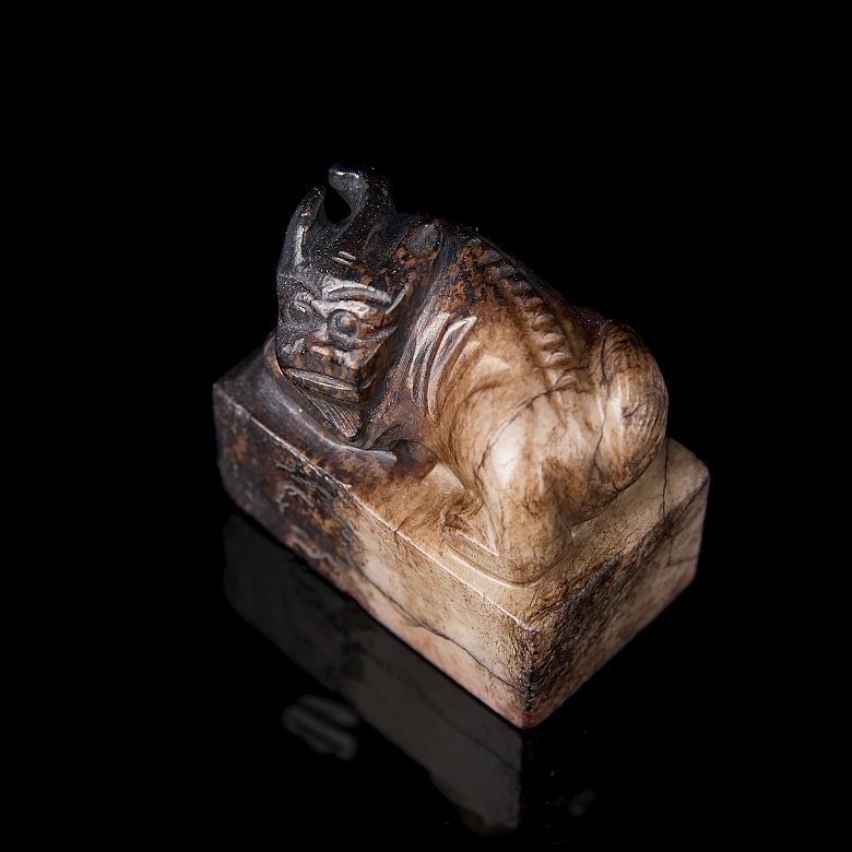 Two-coloured jade seal ‘Auspicious Beast’, Ming dynasty
