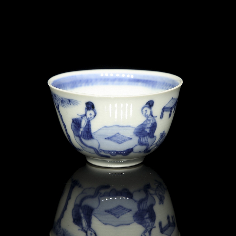青花人物小瓷杯， 清代