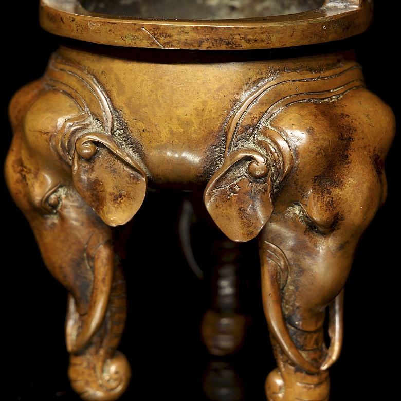 Bronze incense burner ‘Elephants’, with Xuande seal