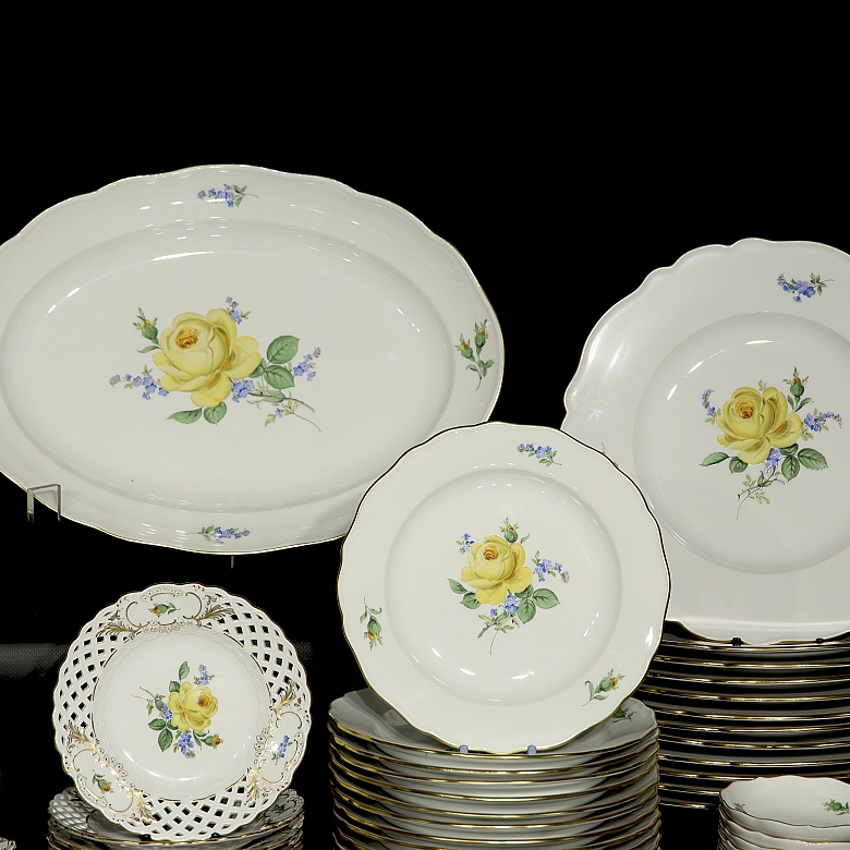 Meissen tableware ‘Yellow Rose and Forget-me-not’