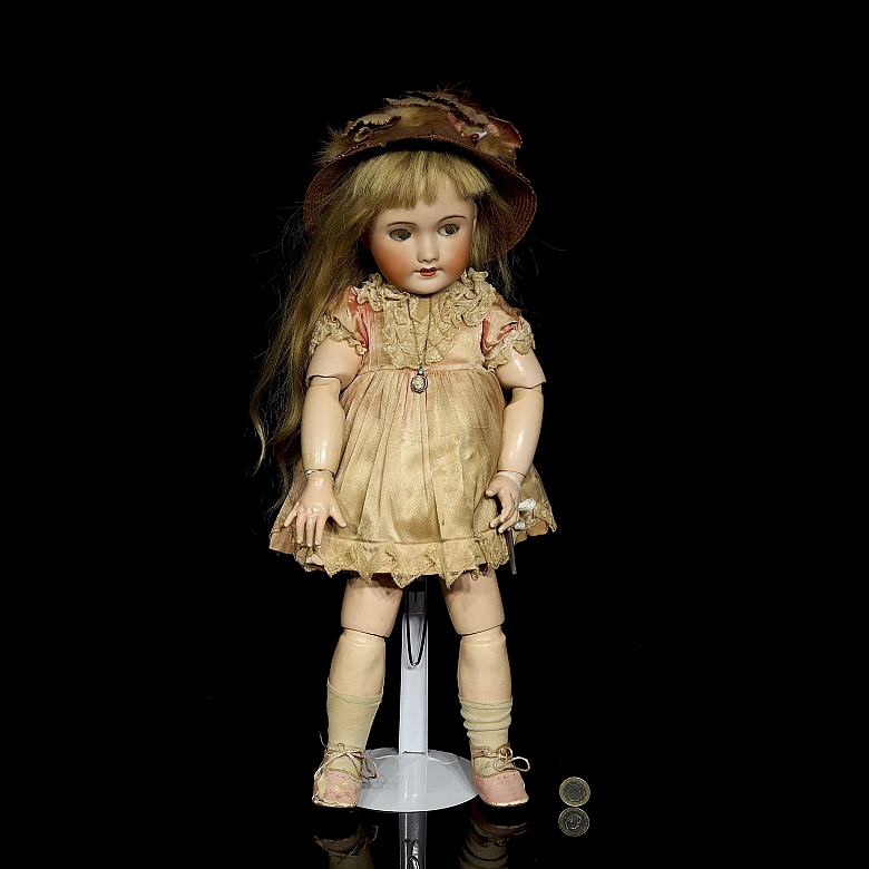 Muñeca de porcelana UNIS France, con sello