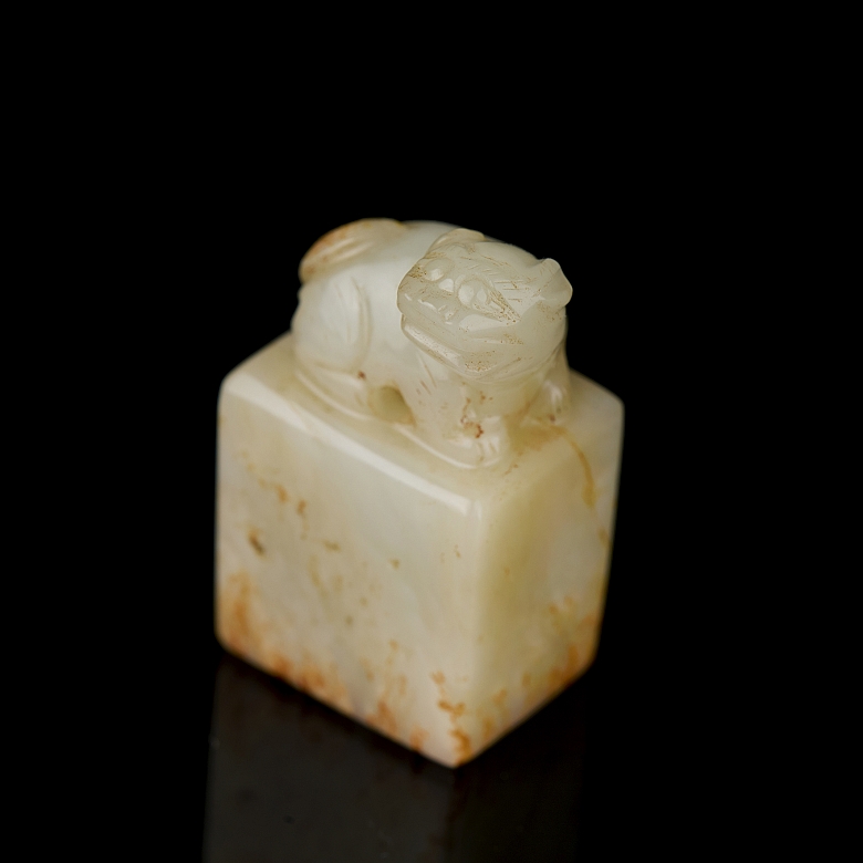 Hetian jade seal ‘Reclining Lion’, Qing dynasty