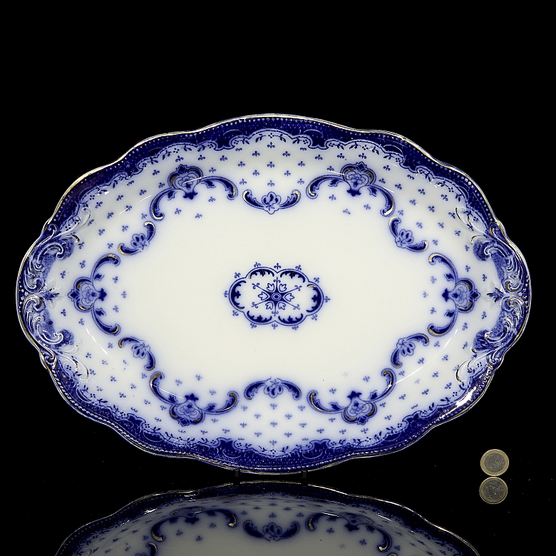 基尔英国瓷托盘，W.H. Grindley 作品。19 世纪。