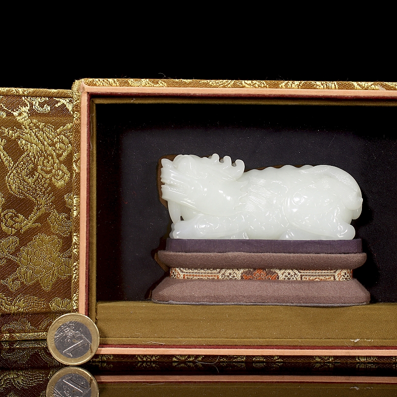 White jade figure of Hetian “Qilin,” Qing dynasty