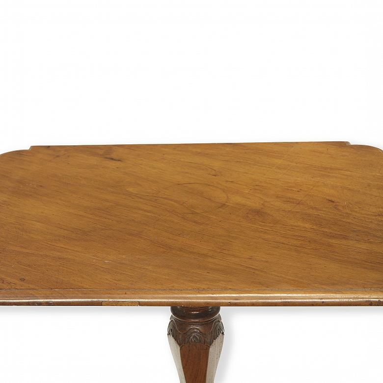 雕花木质边桌，19世纪后期