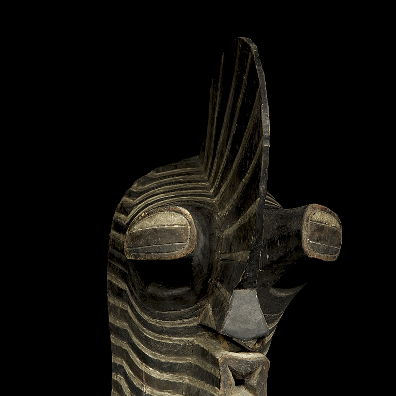 Máscara ceremonial Kifwebe, cultura Songye, R.D. del Congo, s.XX