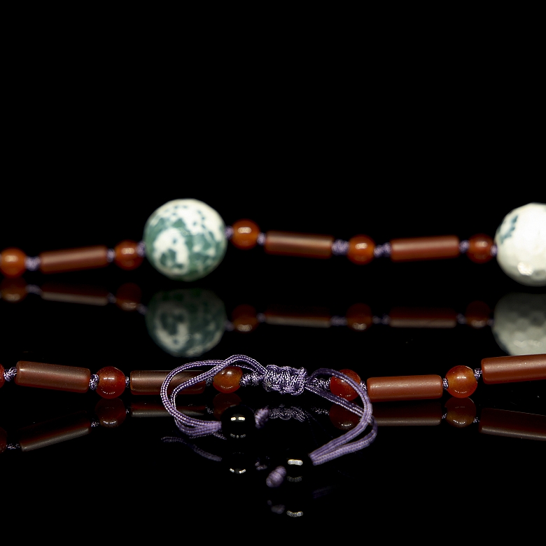 Collar de cuentas de ágata y liulí, dinastía Qing