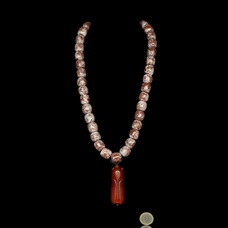 Collar de cuentas de jade