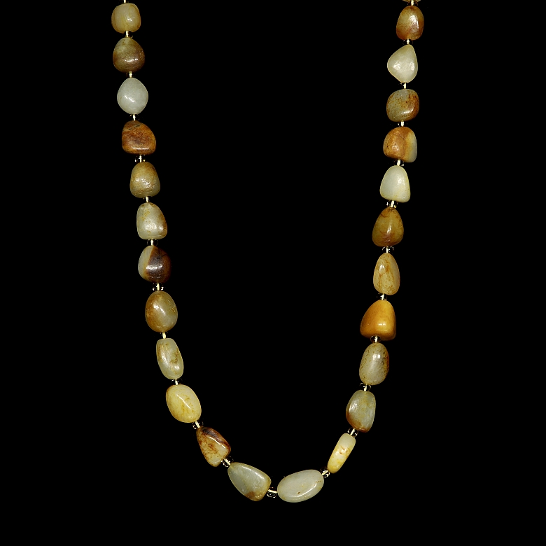 Collar de treinta y seis cuentas de jade, s.XX