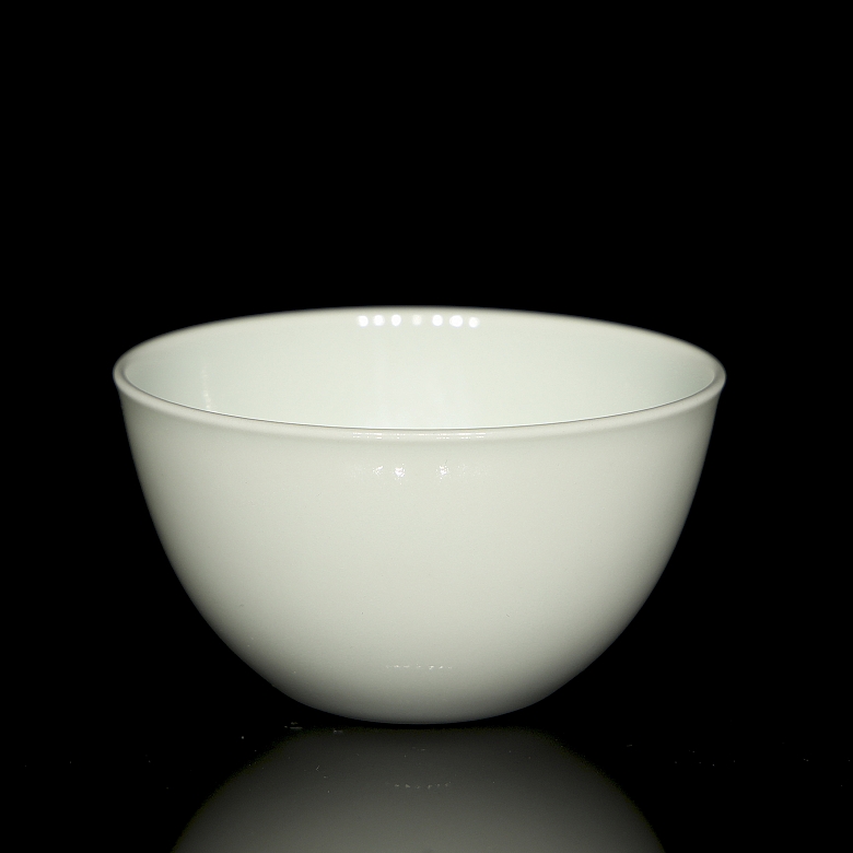 White porcelain bowl, with Kangxi mark - 2