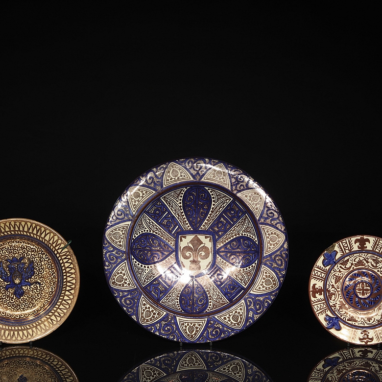 三件陶瓷盘《金属反射》，20世纪