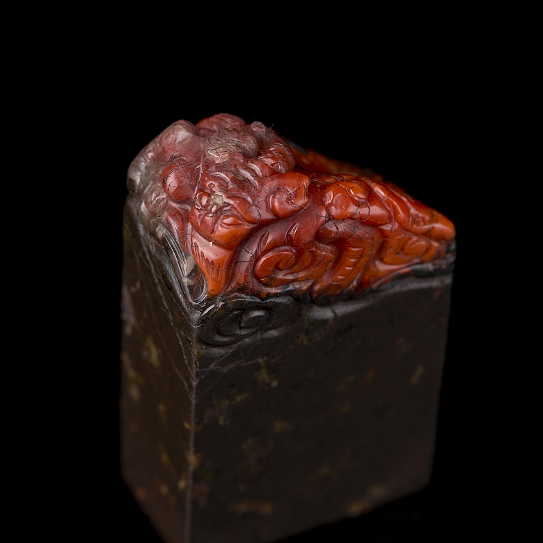 Nanhong seal carved with ‘Dragon and Clouds’, Qing dynasty