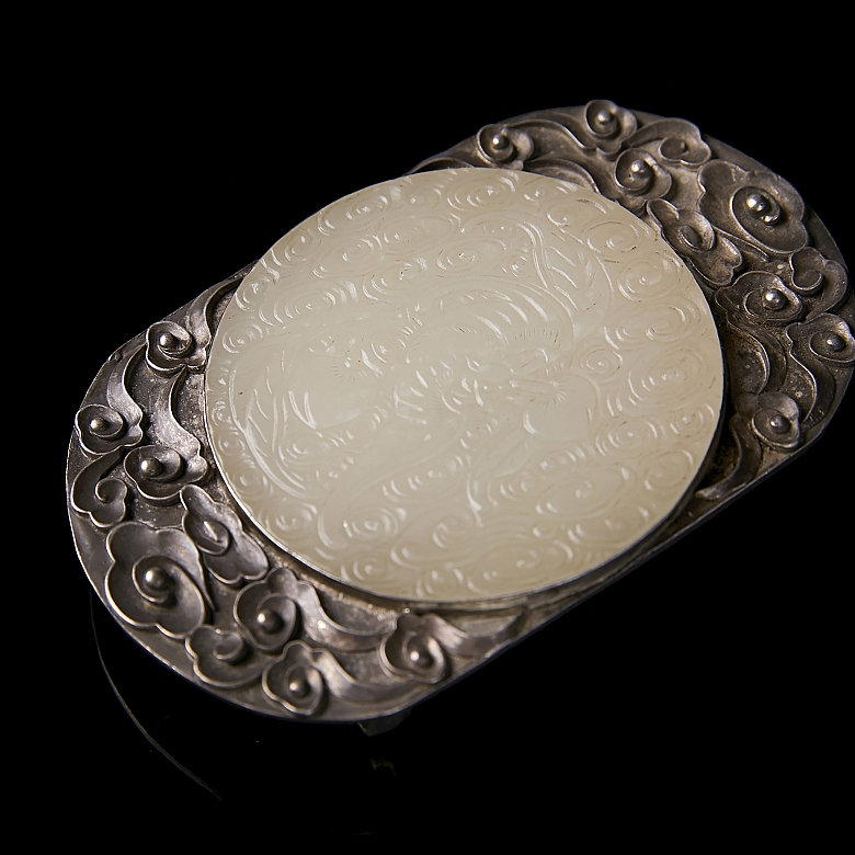 Silver and jade buckle, ‘Bat with Peaches,’ Qing dynasty