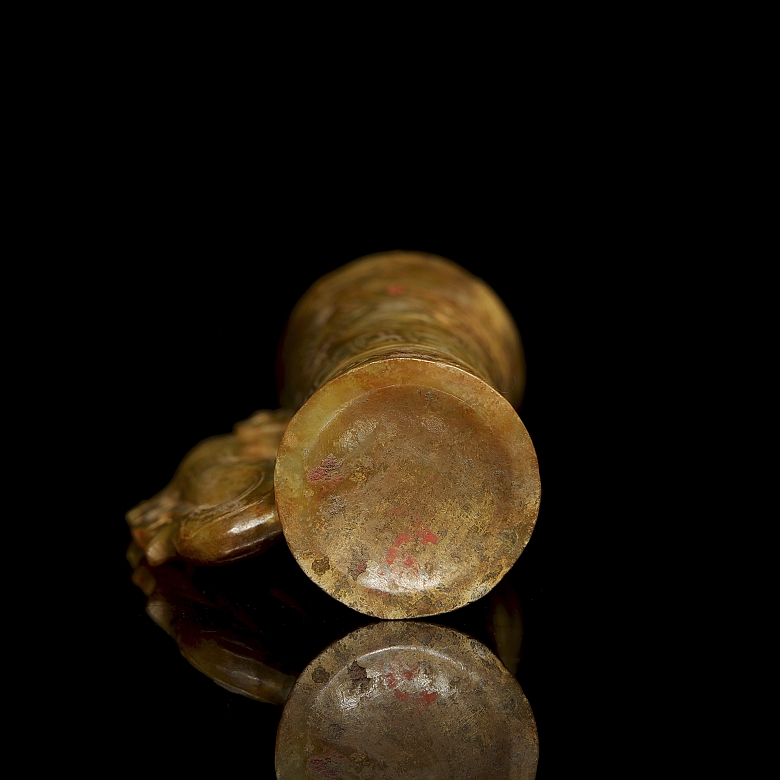 Copa de jade amarillo tallado 