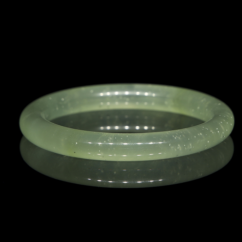 Esclava de jade verde translúcido, s.XX