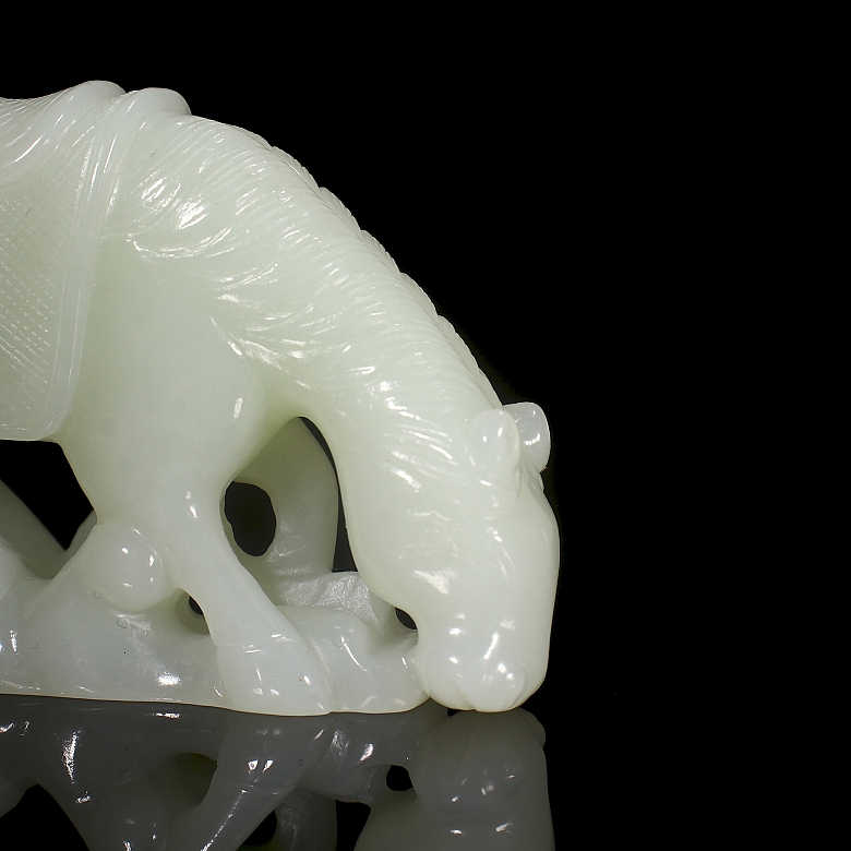 White Hetian jade figure “Horse,” Qing dynasty