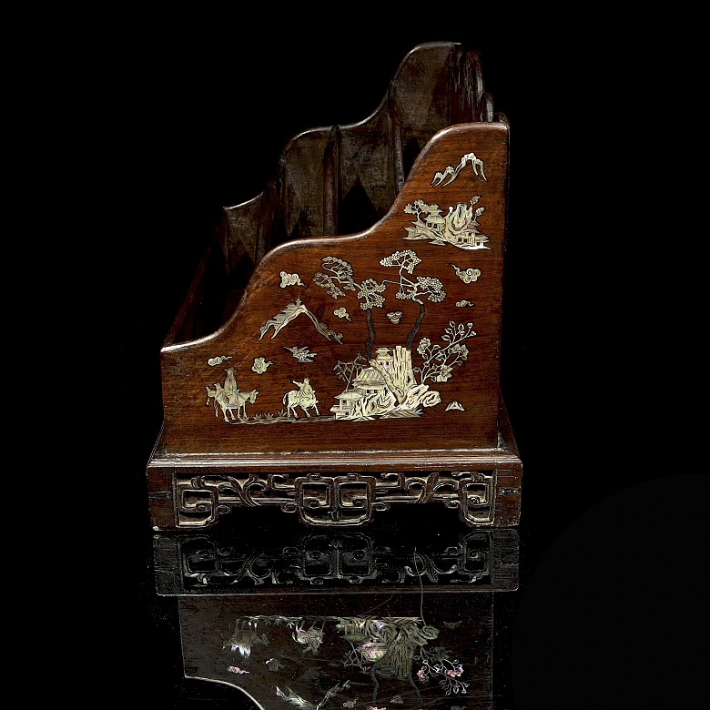 Oriental-style card holder, 20th century