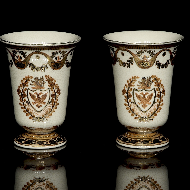Pareja de jarrones de porcelana 