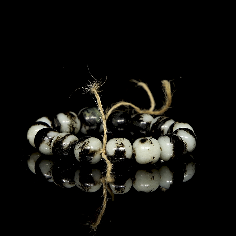 Bracelet with fifteen jade beads, Qing dynasty - 1