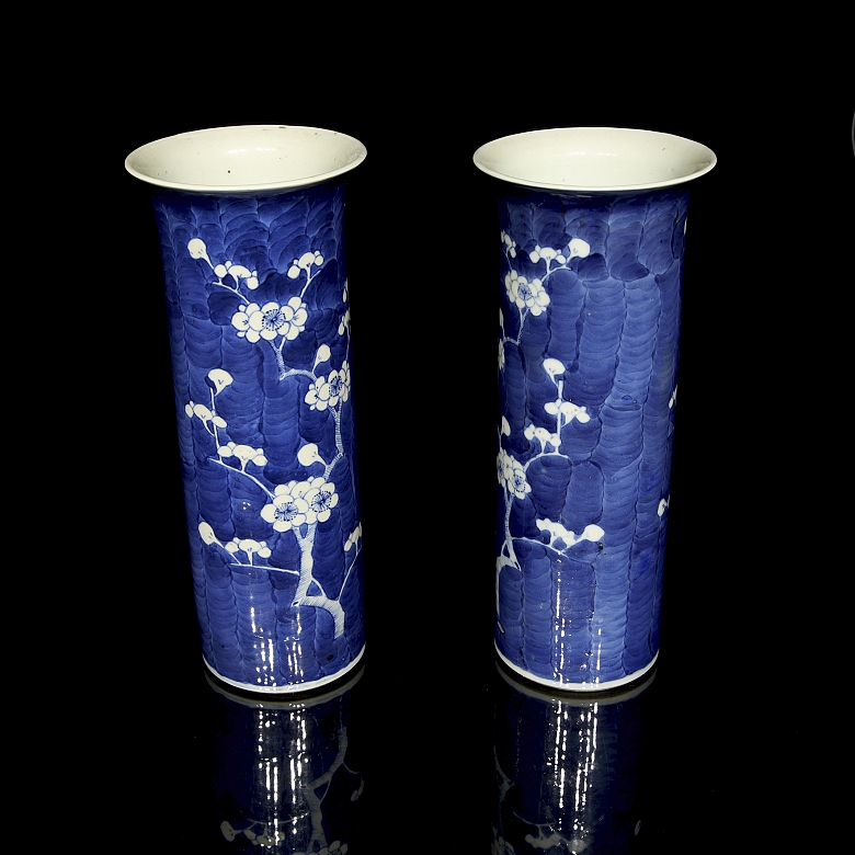 Pareja de jarrones tubulares