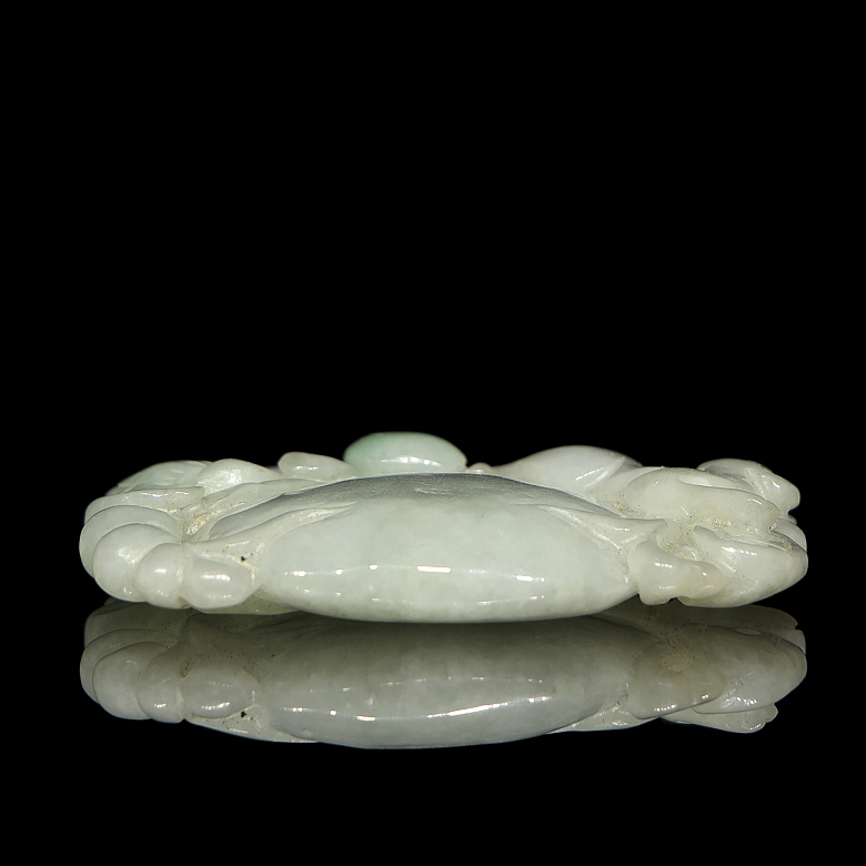Carved jadeite figure “Beast with lingzhi,” Qing dynasty
