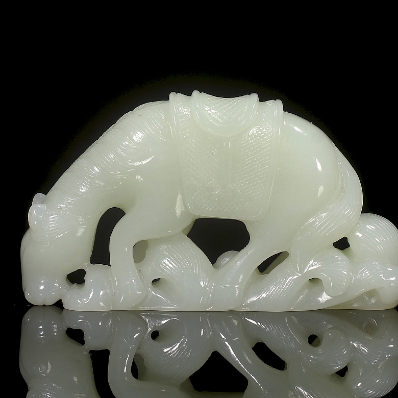 White Hetian jade figure “Horse,” Qing dynasty